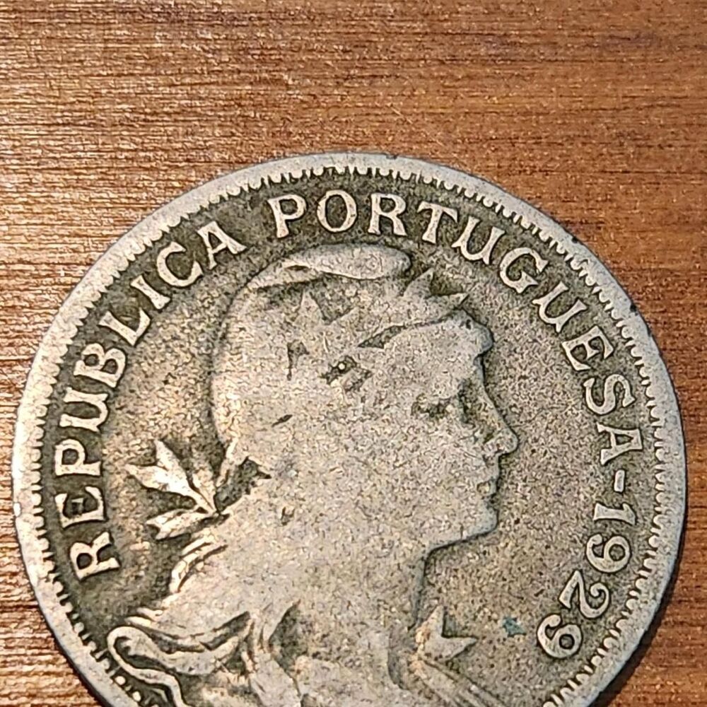 Unbranded Silver and Gold Collectibles